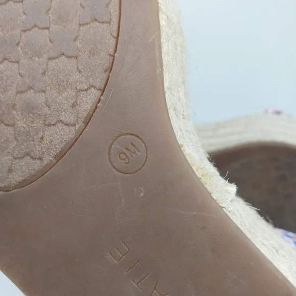 Kelly & Kate Women's size 9 M Espadrille Platform Flower Ankle Strap Sandals - Picture 13 of 13